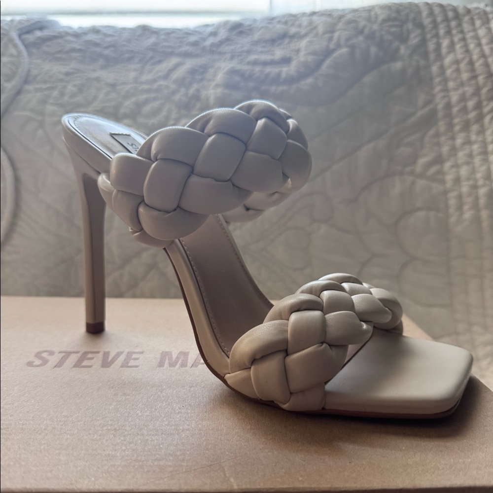 Steve Madden cream sandals